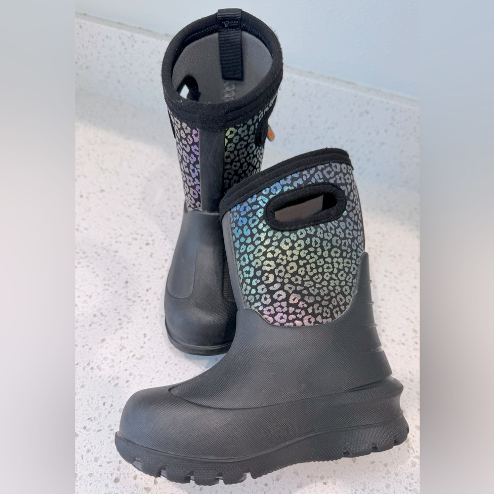 Bogs toddler snow boots. Size 8